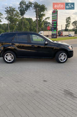 Внедорожник / Кроссовер Mercedes-Benz M-Class 2006 в 