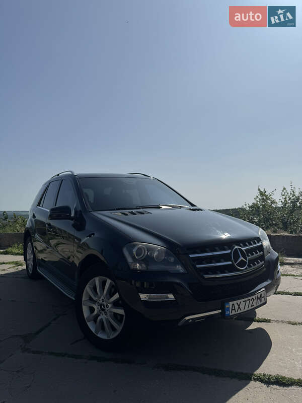 Mercedes-Benz M-Class 2010