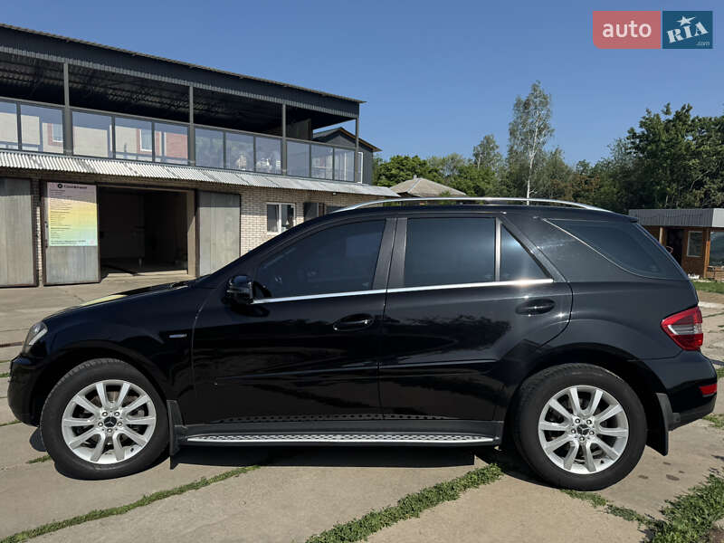 Внедорожник / Кроссовер Mercedes-Benz M-Class 2010 в Богодухове