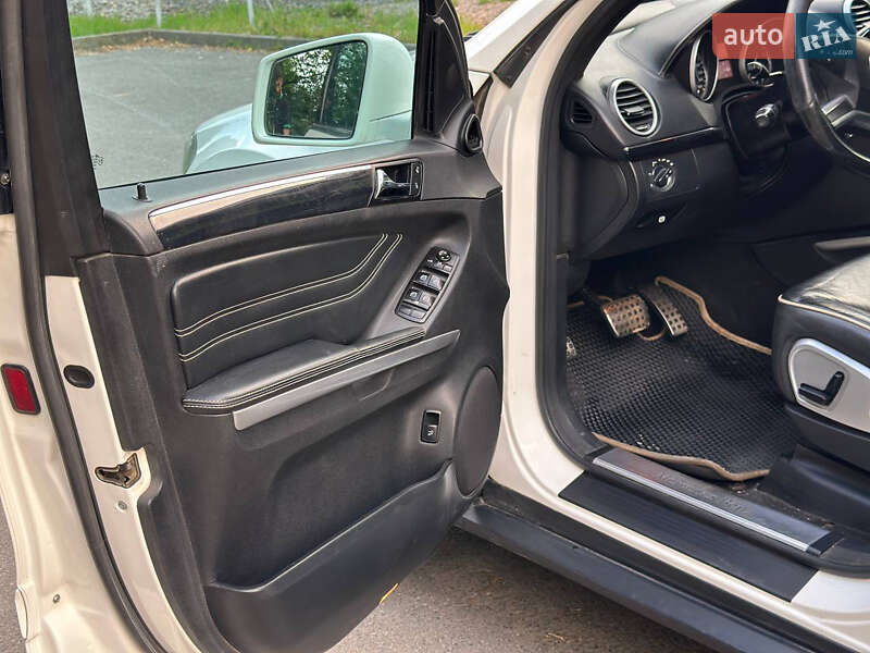 Внедорожник / Кроссовер Mercedes-Benz M-Class 2010 в Черновцах