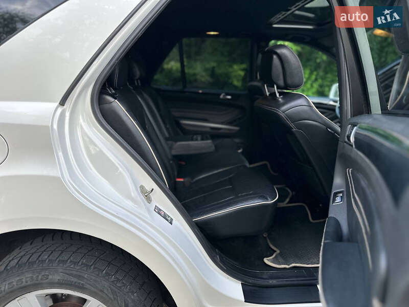Внедорожник / Кроссовер Mercedes-Benz M-Class 2010 в Черновцах