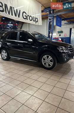Позашляховик / Кросовер Mercedes-Benz M-Class 2010 в 