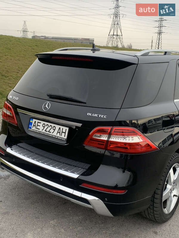 Внедорожник / Кроссовер Mercedes-Benz M-Class 2011 в Днепре