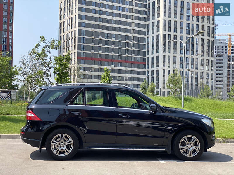 Внедорожник / Кроссовер Mercedes-Benz M-Class 2011 в Киеве