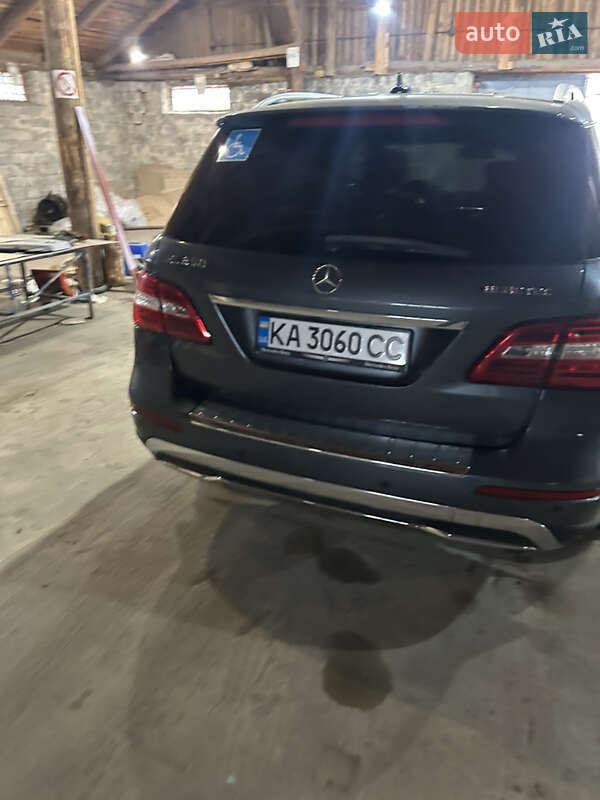 Внедорожник / Кроссовер Mercedes-Benz M-Class 2011 в Киеве