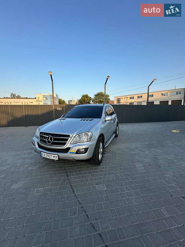 Mercedes-Benz M-Class 2010