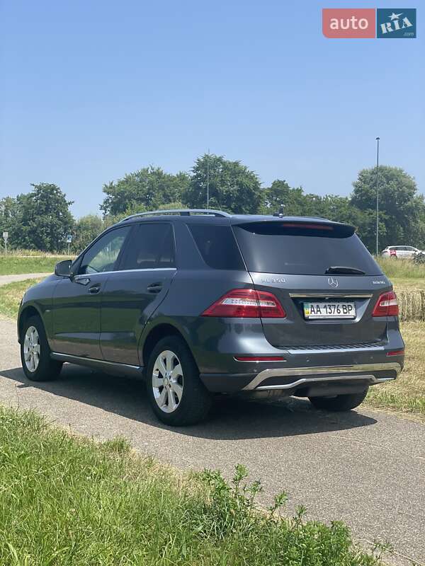 Внедорожник / Кроссовер Mercedes-Benz M-Class 2011 в Киеве