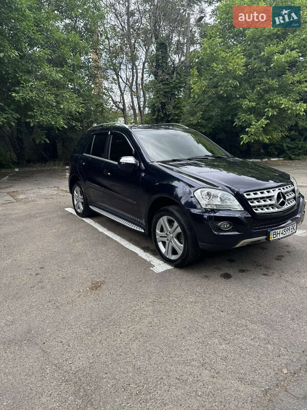 Позашляховик / Кросовер Mercedes-Benz M-Class 2010 в Одесі