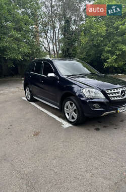 Внедорожник / Кроссовер Mercedes-Benz M-Class 2010 в 