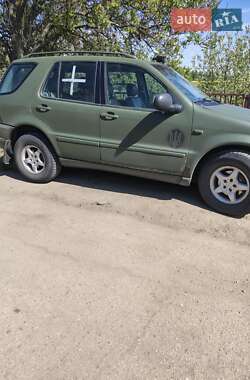 Внедорожник / Кроссовер Mercedes-Benz M-Class 2000 в 