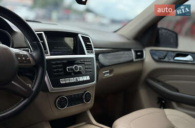 Внедорожник / Кроссовер Mercedes-Benz M-Class 2012 в 