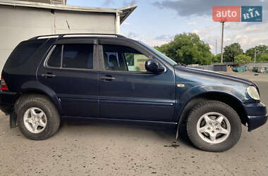 Внедорожник / Кроссовер Mercedes-Benz M-Class 1999 в 