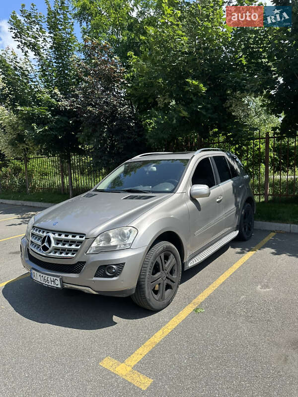 Mercedes-Benz M-Class 2009