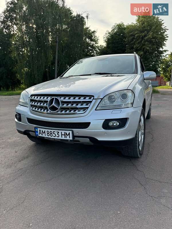 Позашляховик / Кросовер Mercedes-Benz M-Class 2008 в 