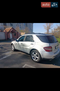 Внедорожник / Кроссовер Mercedes-Benz M-Class 2006 в 