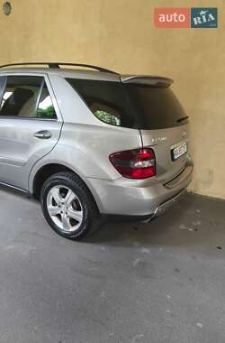 Внедорожник / Кроссовер Mercedes-Benz M-Class 2006 в 