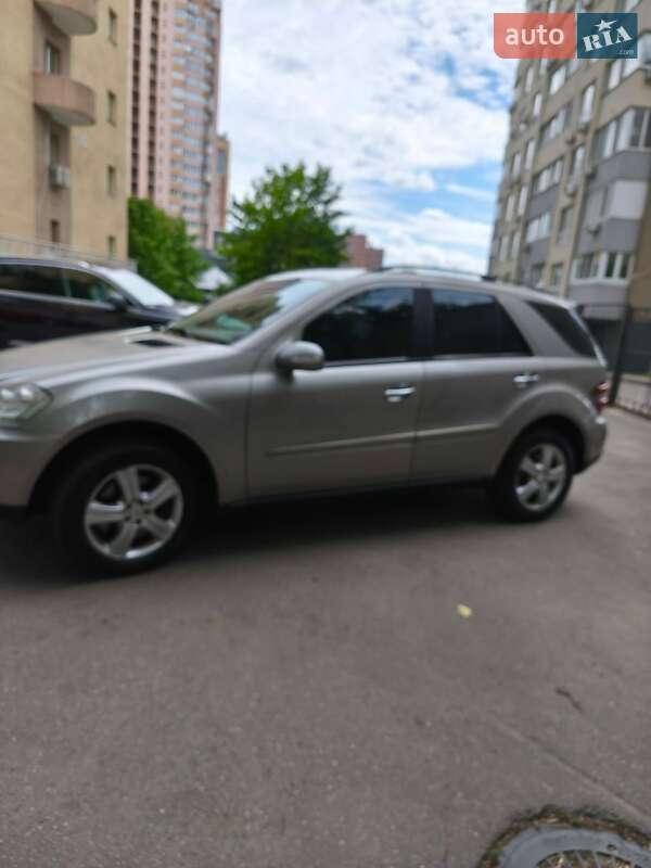Внедорожник / Кроссовер Mercedes-Benz M-Class 2006 в Киеве