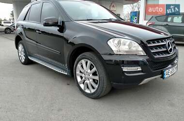 Внедорожник / Кроссовер Mercedes-Benz M-Class 2011 в 