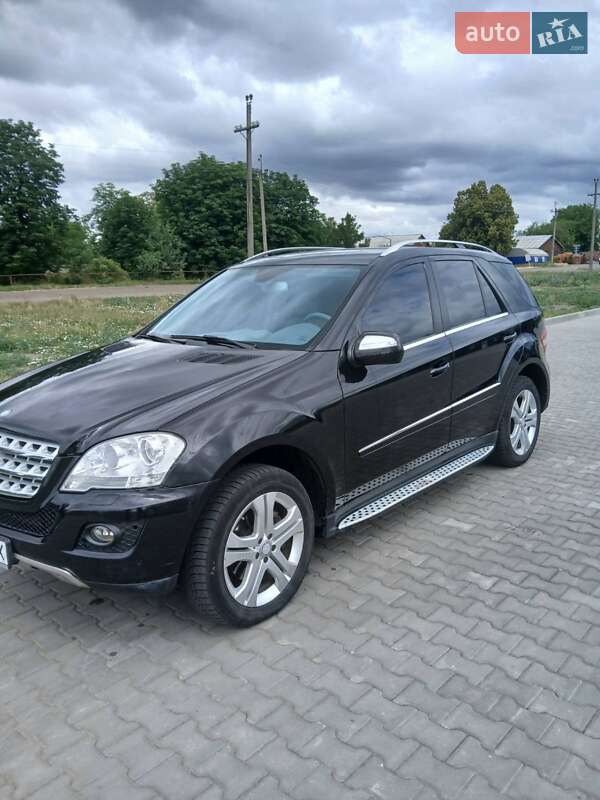 Внедорожник / Кроссовер Mercedes-Benz M-Class 2010 в 