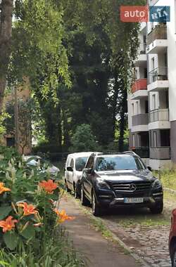 Внедорожник / Кроссовер Mercedes-Benz M-Class 2012 в 