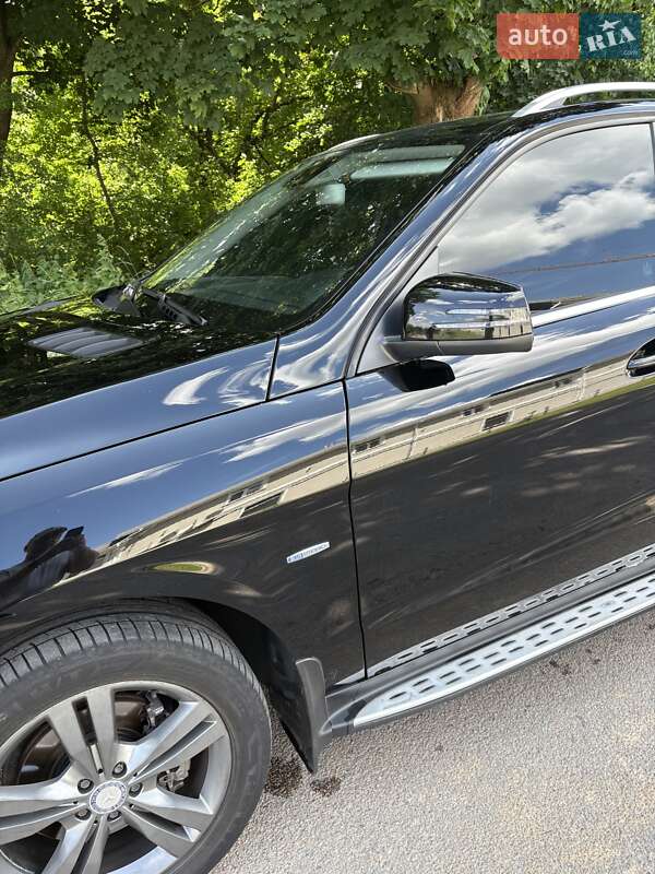 Внедорожник / Кроссовер Mercedes-Benz M-Class 2012 в 