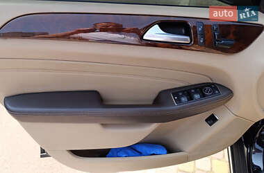 Внедорожник / Кроссовер Mercedes-Benz M-Class 2013 в 