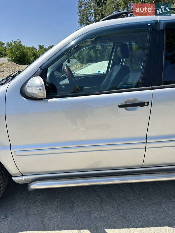 Внедорожник / Кроссовер Mercedes-Benz M-Class 2003 в Черновцах