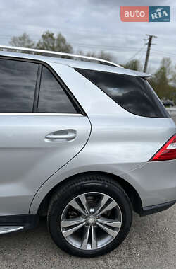 Внедорожник / Кроссовер Mercedes-Benz M-Class 2011 в 