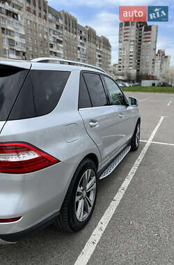 Внедорожник / Кроссовер Mercedes-Benz M-Class 2011 в 