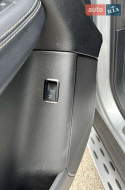 Внедорожник / Кроссовер Mercedes-Benz M-Class 2011 в 