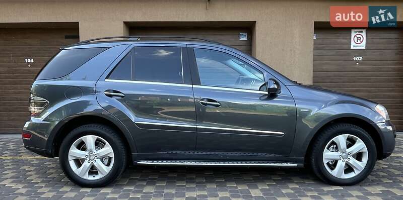 Внедорожник / Кроссовер Mercedes-Benz M-Class 2010 в Виннице