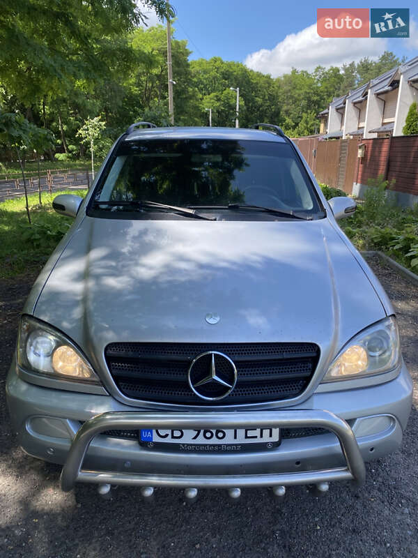 Внедорожник / Кроссовер Mercedes-Benz M-Class 2002 в 