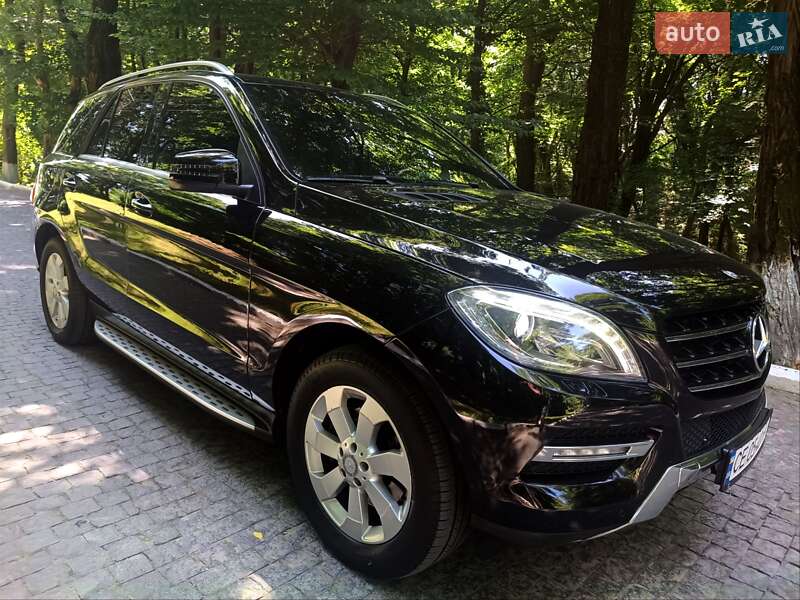 Внедорожник / Кроссовер Mercedes-Benz M-Class 2012 в Черновцах