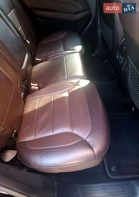 Внедорожник / Кроссовер Mercedes-Benz M-Class 2012 в Черновцах