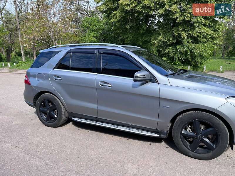 Внедорожник / Кроссовер Mercedes-Benz M-Class 2013 в 