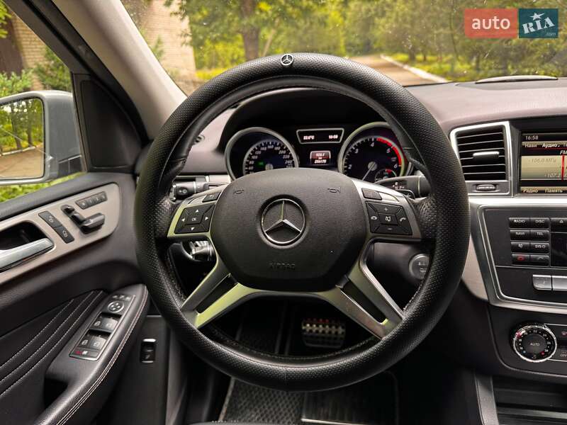 Внедорожник / Кроссовер Mercedes-Benz M-Class 2015 в Джулинке