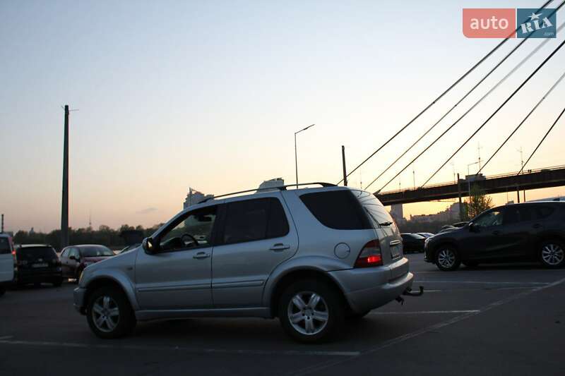 Mercedes-Benz M-Class 2001