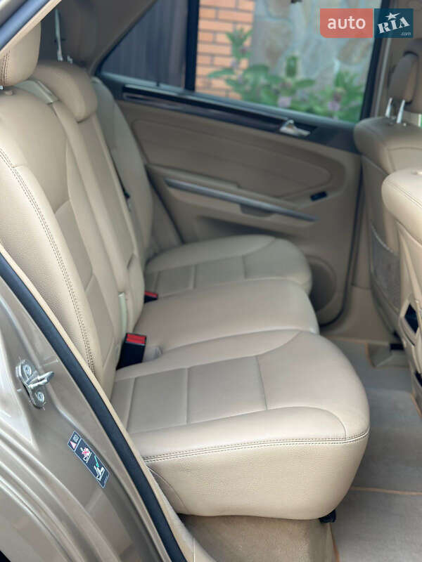 Позашляховик / Кросовер Mercedes-Benz M-Class 2009 в Києві