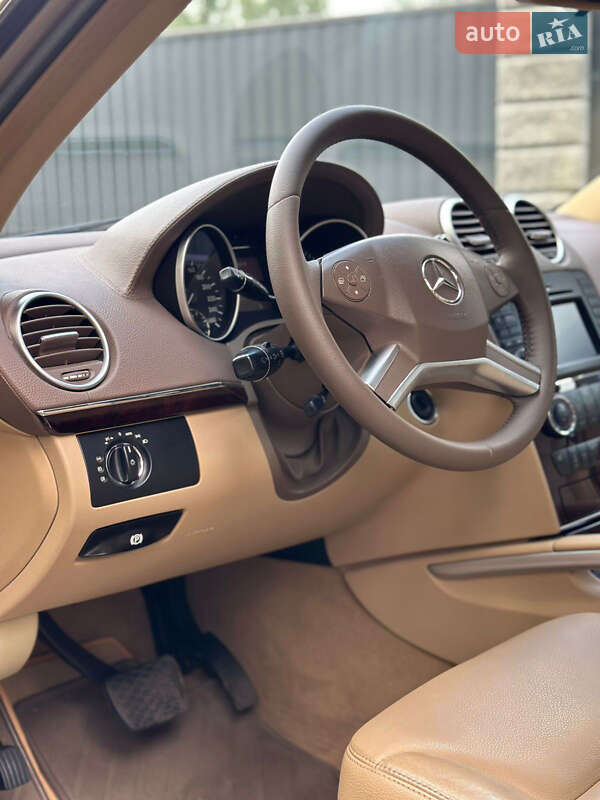 Позашляховик / Кросовер Mercedes-Benz M-Class 2009 в Києві