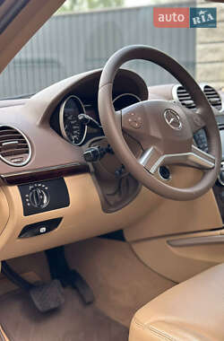 Внедорожник / Кроссовер Mercedes-Benz M-Class 2009 в 