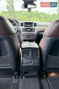Внедорожник / Кроссовер Mercedes-Benz M-Class 2012 в 