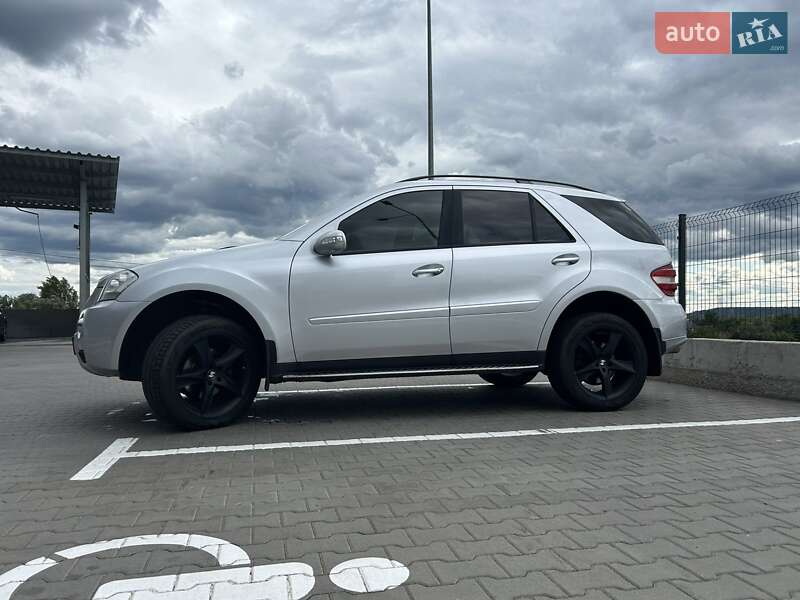 Внедорожник / Кроссовер Mercedes-Benz M-Class 2006 в 
