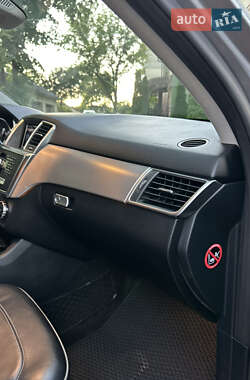 Внедорожник / Кроссовер Mercedes-Benz M-Class 2013 в 