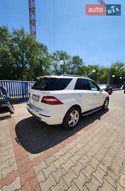 Позашляховик / Кросовер Mercedes-Benz M-Class 2013 в 