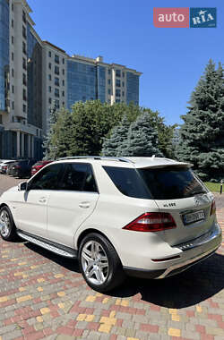 Внедорожник / Кроссовер Mercedes-Benz M-Class 2011 в 
