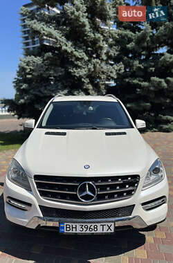 Внедорожник / Кроссовер Mercedes-Benz M-Class 2011 в 