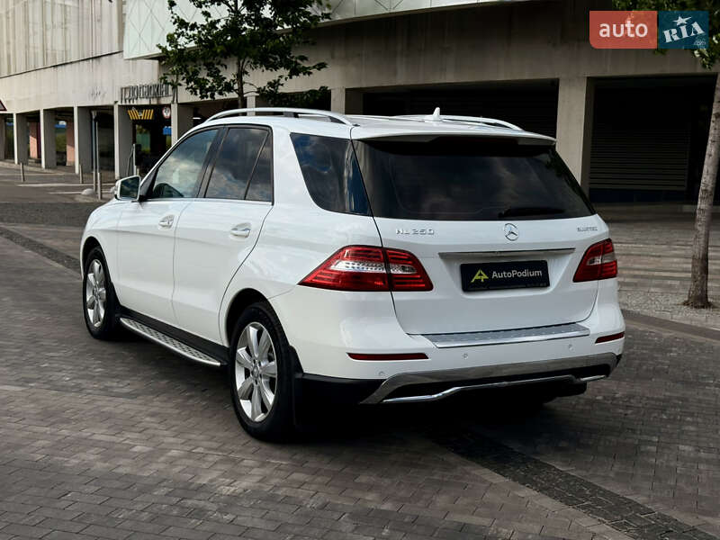 Внедорожник / Кроссовер Mercedes-Benz M-Class 2015 в Киеве
