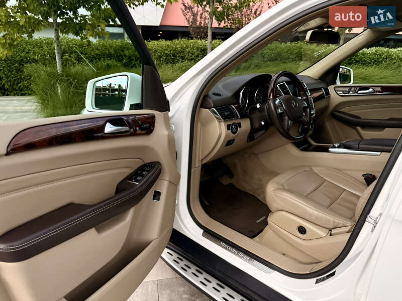 Внедорожник / Кроссовер Mercedes-Benz M-Class 2015 в Киеве
