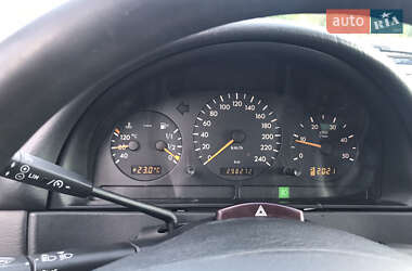 Внедорожник / Кроссовер Mercedes-Benz M-Class 2002 в 