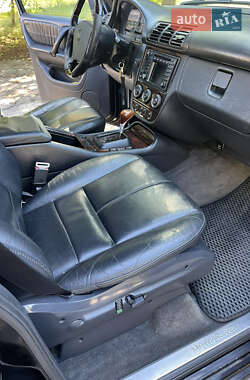 Позашляховик / Кросовер Mercedes-Benz M-Class 2004 в 